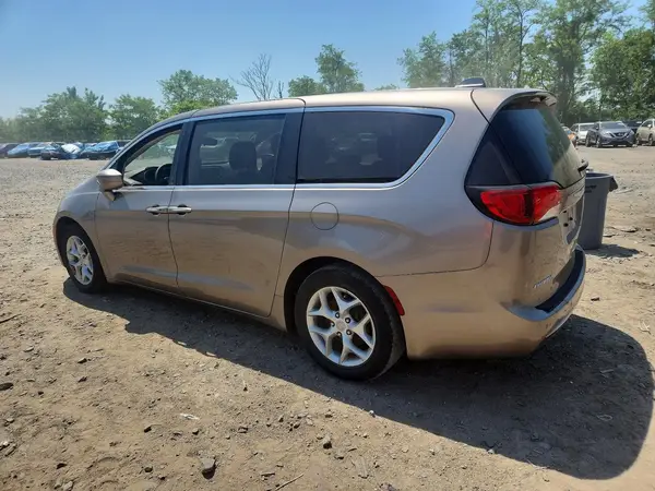 2C4RC1FG9JR131458 2018 CHRYSLER PACIFICA - Image 2
