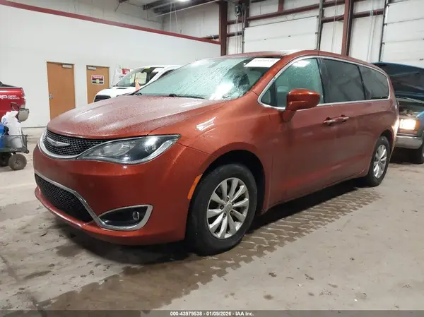 2C4RC1FG9JR158952 2018 CHRYSLER PACIFICA - Image 2