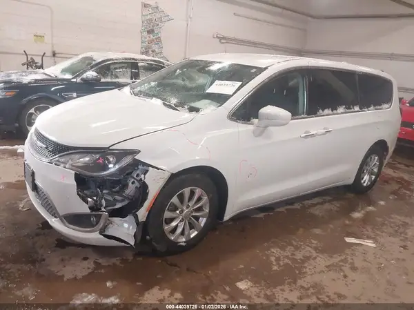 2C4RC1FG9JR183009 2018 CHRYSLER PACIFICA - Image 2