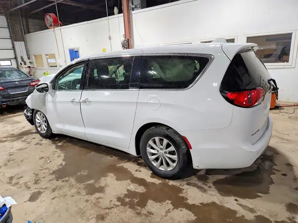 2C4RC1FG9JR183074 2018 CHRYSLER PACIFICA - Image 2