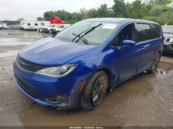 2C4RC1FG9JR228594 2018 CHRYSLER PACIFICA - Image 2