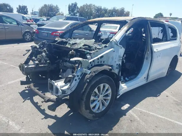 2C4RC1FG9JR278511 2018 CHRYSLER PACIFICA - Image 2