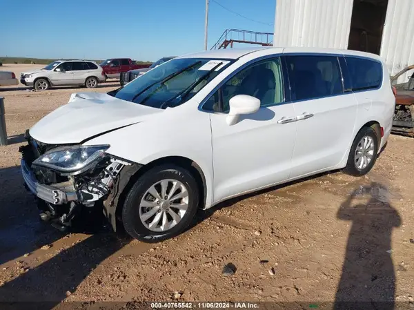 2C4RC1FG9JR280064 2018 CHRYSLER PACIFICA - Image 2