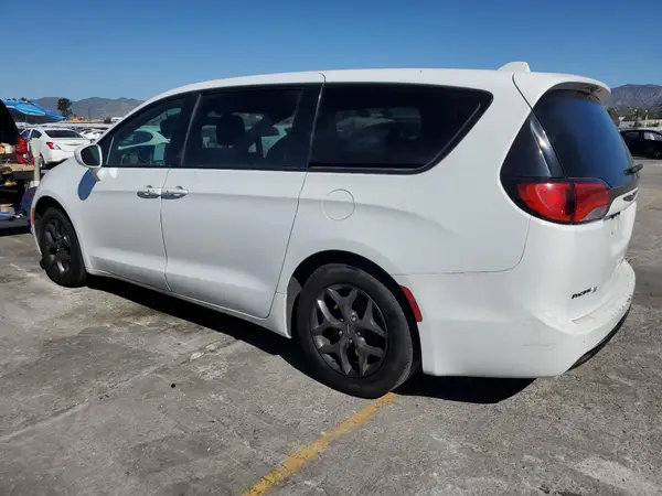 2C4RC1FG9JR287225 2018 CHRYSLER PACIFICA - Image 2