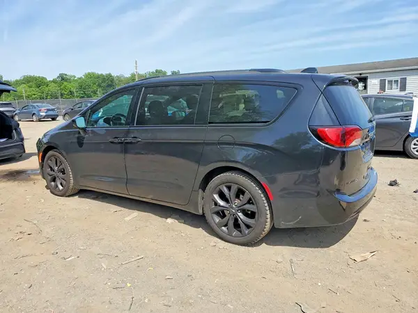 2C4RC1FG9JR350520 2018 CHRYSLER PACIFICA - Image 2