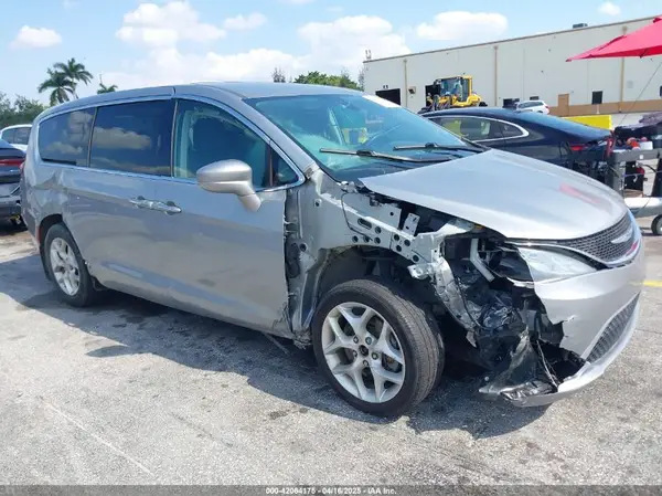 2C4RC1FG9KR589101 2019 CHRYSLER PACIFICA - Image 1