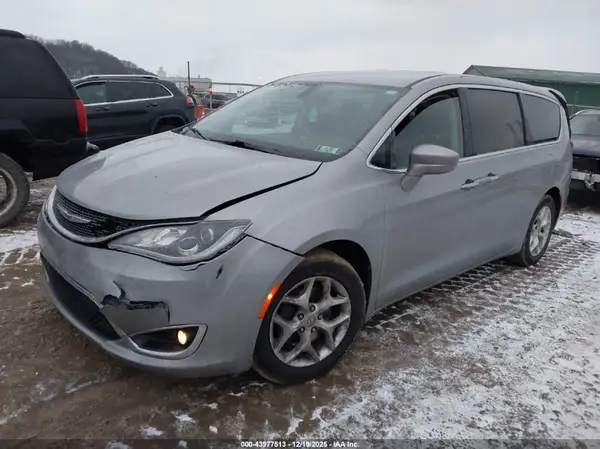 2C4RC1FG9KR589518 2019 CHRYSLER PACIFICA - Image 2