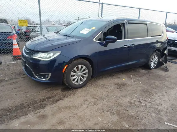 2C4RC1FG9KR635784 2019 CHRYSLER PACIFICA - Image 2