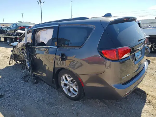 2C4RC1FGXJR106178 2018 CHRYSLER PACIFICA - Image 2