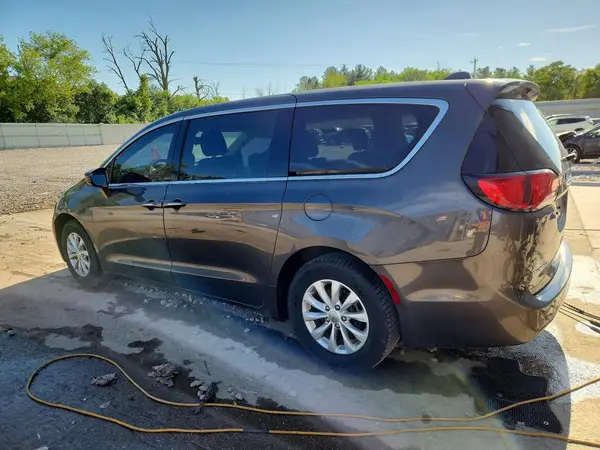 2C4RC1FGXJR115690 2018 CHRYSLER PACIFICA - Image 2