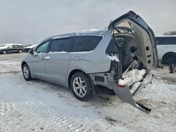 2C4RC1FGXJR122882 2018 CHRYSLER PACIFICA - Image 2