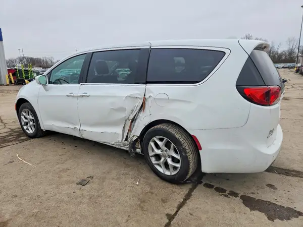 2C4RC1FGXJR125927 2018 CHRYSLER PACIFICA - Image 2