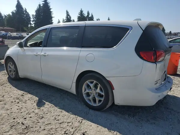 2C4RC1FGXJR126303 2018 CHRYSLER PACIFICA - Image 2