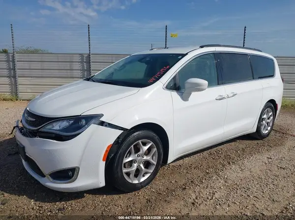 2C4RC1FGXJR133302 2018 CHRYSLER PACIFICA - Image 2
