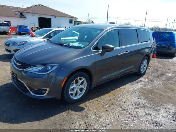 2C4RC1FGXJR172181 2018 CHRYSLER PACIFICA - Image 2