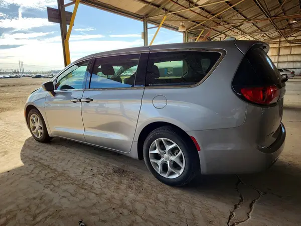 2C4RC1FGXJR174075 2018 CHRYSLER PACIFICA - Image 2