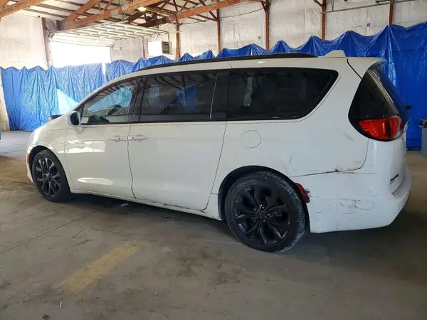 2C4RC1FGXJR197887 2018 CHRYSLER PACIFICA - Image 2