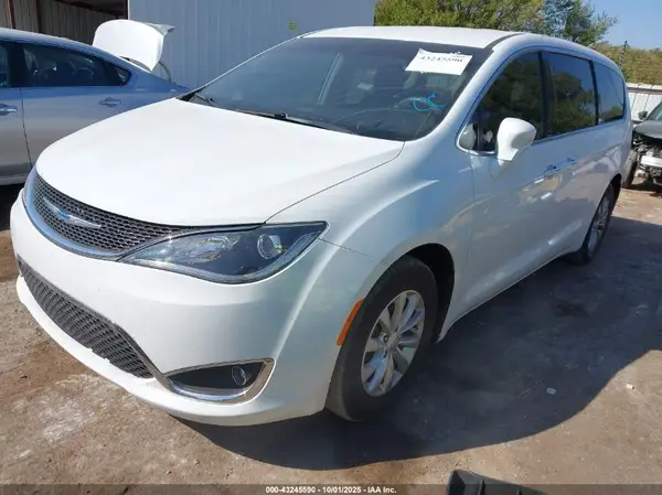2C4RC1FGXJR260597 2018 CHRYSLER PACIFICA - Image 2