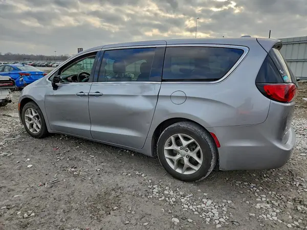 2C4RC1FGXJR277660 2018 CHRYSLER PACIFICA - Image 2
