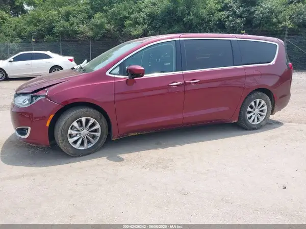 2C4RC1FGXJR279036 2018 CHRYSLER PACIFICA - Image 2