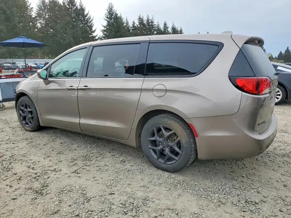2C4RC1FGXJR305845 2018 CHRYSLER PACIFICA - Image 2