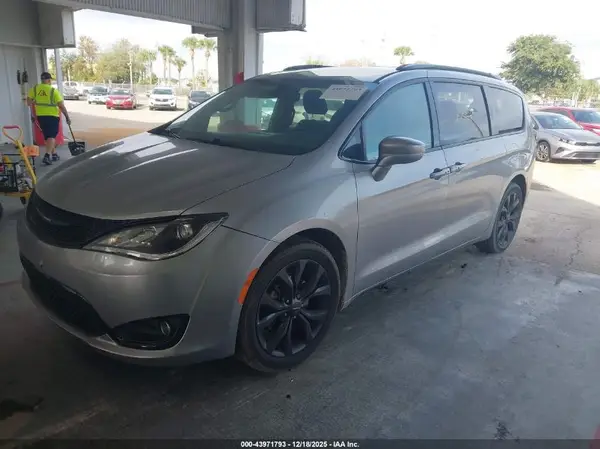 2C4RC1FGXJR334245 2018 CHRYSLER PACIFICA - Image 2