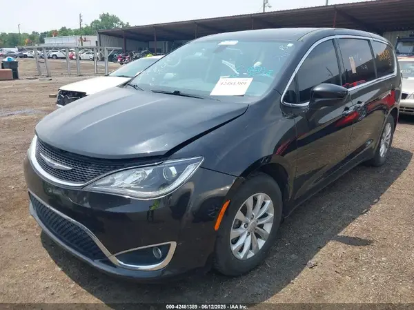 2C4RC1FGXJR339316 2018 CHRYSLER PACIFICA - Image 2