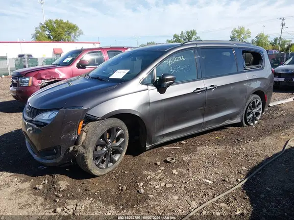 2C4RC1FGXJR350770 2018 CHRYSLER PACIFICA - Image 2