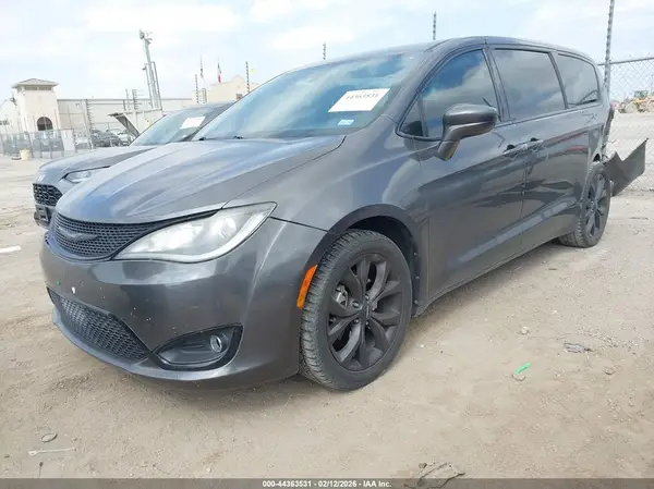 2C4RC1FGXJR357931 2018 CHRYSLER PACIFICA - Image 2