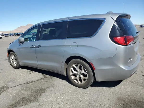 2C4RC1FGXJR365558 2018 CHRYSLER PACIFICA - Image 2
