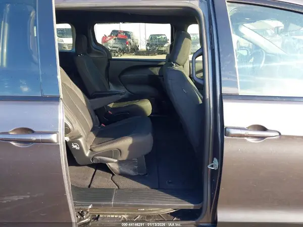 2C4RC1FGXKR532423 2019 CHRYSLER PACIFICA - Image 8