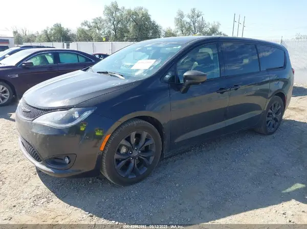 2C4RC1FGXKR576003 2019 CHRYSLER PACIFICA - Image 2