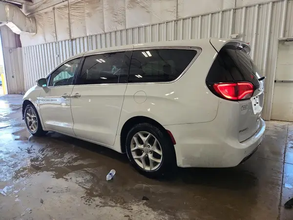 2C4RC1FGXKR640038 2019 CHRYSLER PACIFICA - Image 2