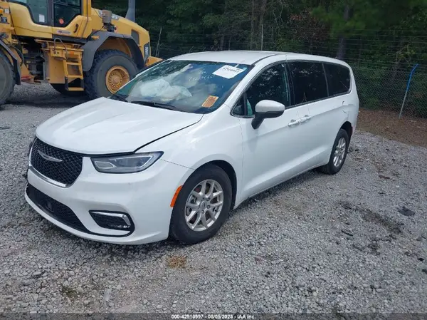 2C4RC1FGXPR555420 2023 CHRYSLER PACIFICA - Image 2