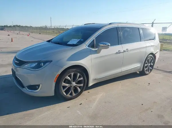 2C4RC1GG0HR584196 2017 CHRYSLER PACIFICA - Image 2