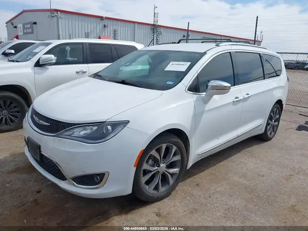 2C4RC1GG0JR105796 2018 CHRYSLER PACIFICA - Image 2