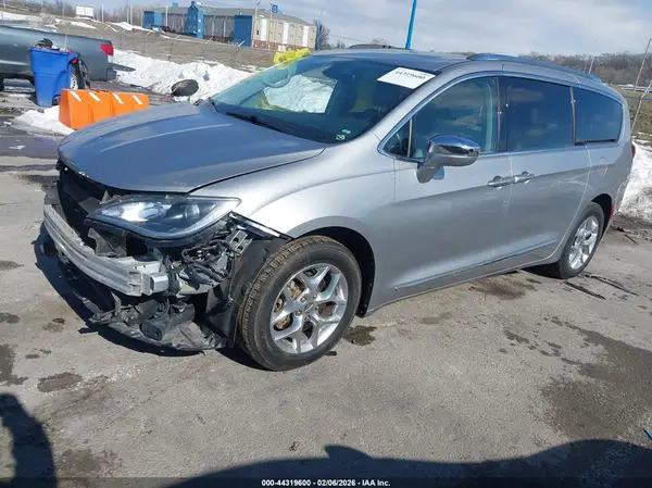 2C4RC1GG0JR143075 2018 CHRYSLER PACIFICA - Image 2