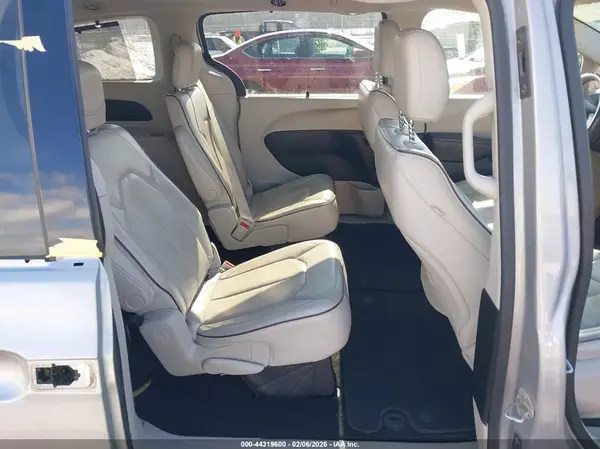 2C4RC1GG0JR143075 2018 CHRYSLER PACIFICA - Image 8
