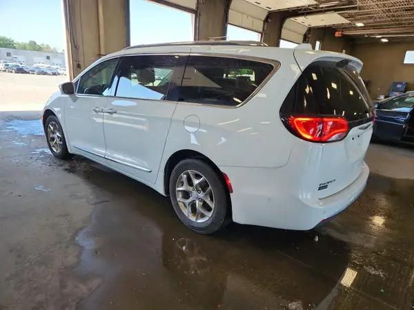 2C4RC1GG0JR247355 2018 CHRYSLER PACIFICA - Image 2