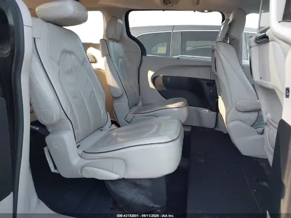 2C4RC1GG1HR619960 2017 CHRYSLER PACIFICA - Image 8