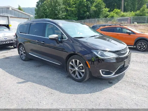 2C4RC1GG1HR635818 2017 CHRYSLER PACIFICA - Image 1