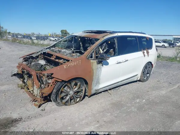 2C4RC1GG1HR748913 2017 CHRYSLER PACIFICA - Image 2