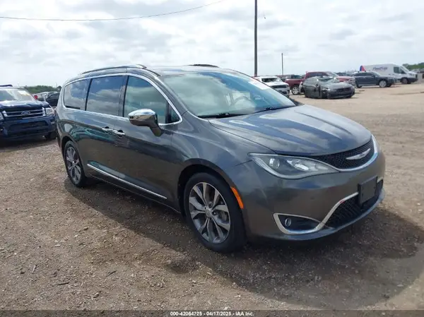 2C4RC1GG1JR105869 2018 CHRYSLER PACIFICA - Image 1