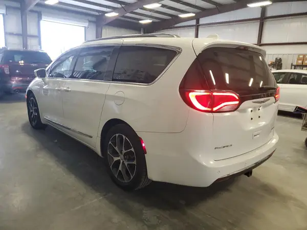 2C4RC1GG1JR245811 2018 CHRYSLER PACIFICA - Image 2