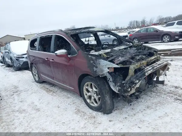 2C4RC1GG1JR245923 2018 CHRYSLER PACIFICA - Image 1