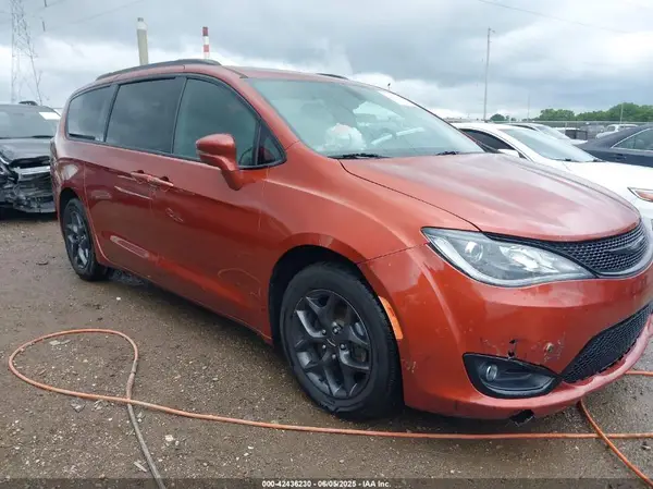 2C4RC1GG1JR310768 2018 CHRYSLER PACIFICA - Image 1