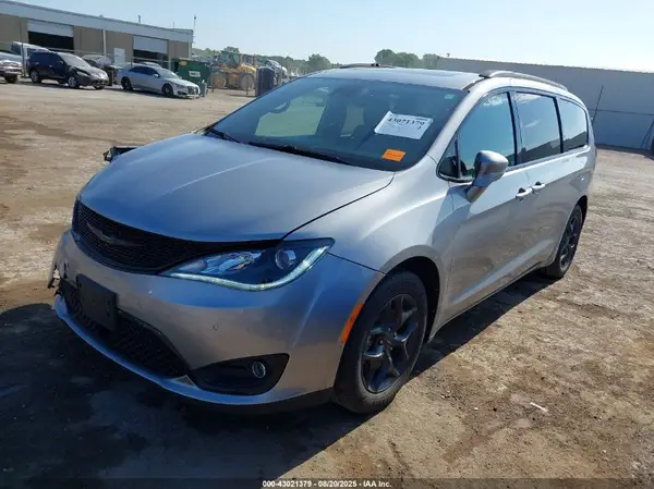 2C4RC1GG1JR351384 2018 CHRYSLER PACIFICA - Image 2