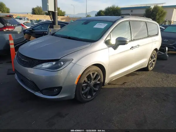 2C4RC1GG1JR358450 2018 CHRYSLER PACIFICA - Image 2