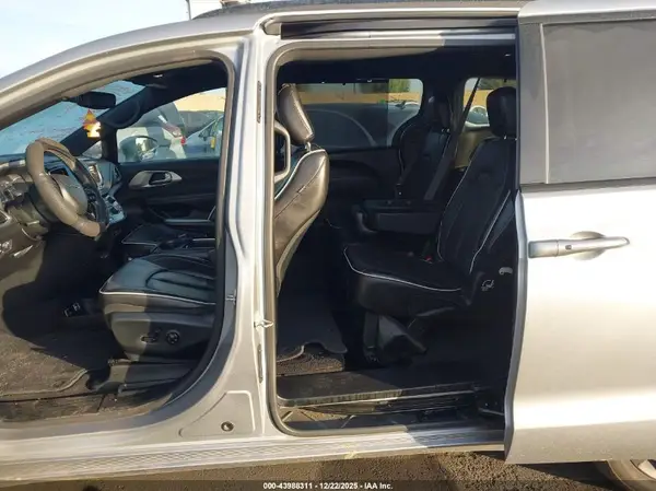 2C4RC1GG1JR358450 2018 CHRYSLER PACIFICA - Image 8