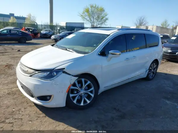 2C4RC1GG1KR550792 2019 CHRYSLER PACIFICA - Image 2